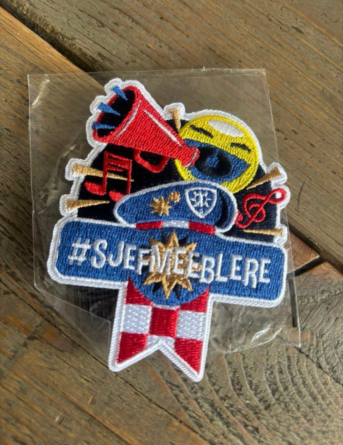 New: Geborduurde carnavals embleem #SJEFMEEBLERE 5€, Ophalen of Verzenden, Nieuw, Carnaval, Accessoires