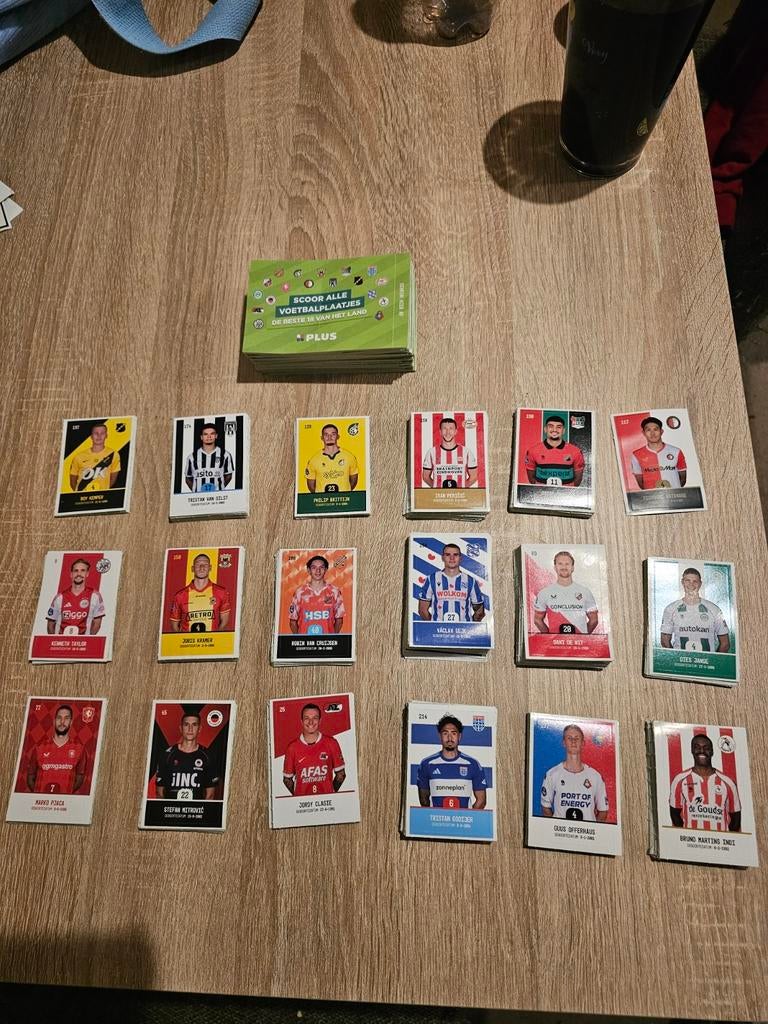 Voetbalplaatjes Plus - Enorm veel, inclusief dubbelen, Ophalen of Verzenden, Gebruikt, Meerdere plaatjes