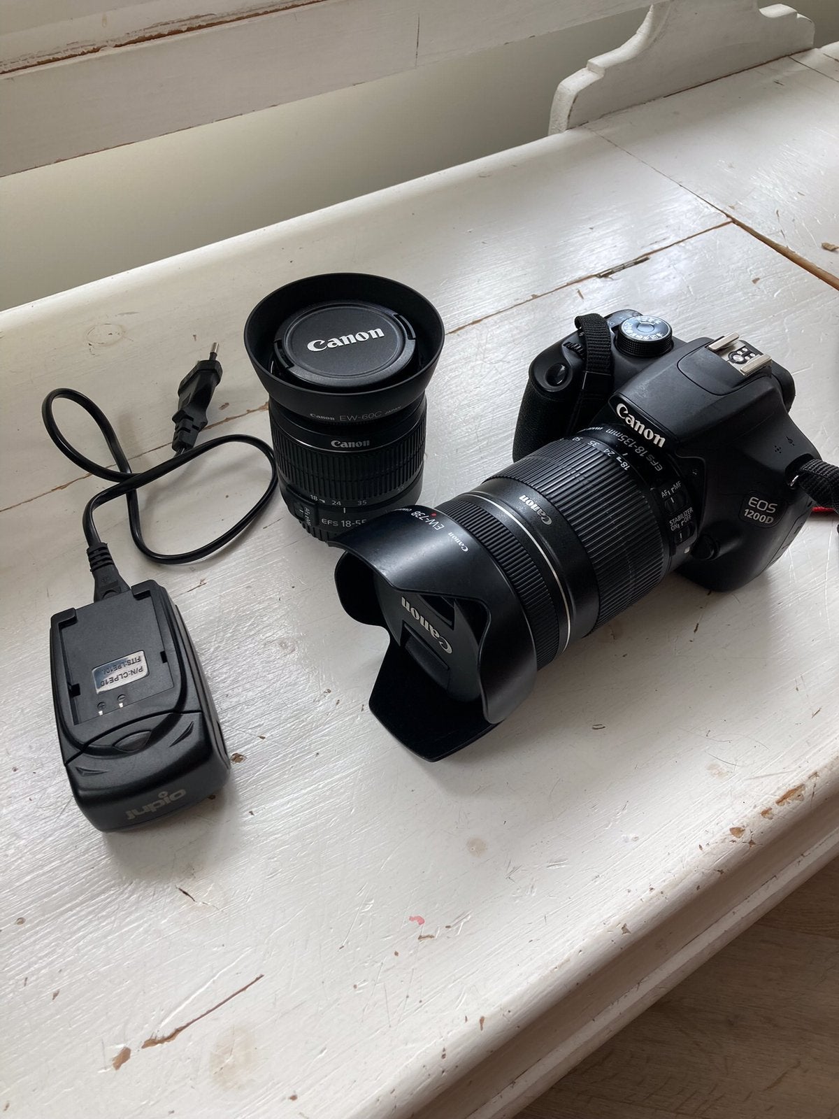Canon 1200 D met twee lenzen. Zie foto’s., Audio, Tv en Foto, Fotocamera's Digitaal, Ophalen, Canon, Zo goed als nieuw, Draagriem