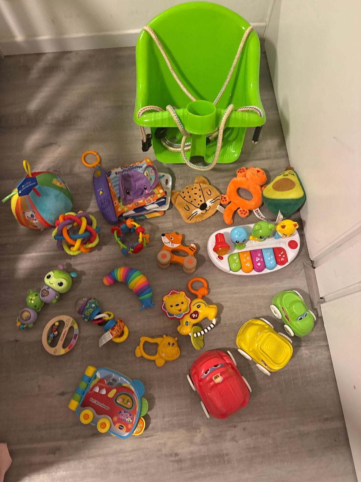 Grote set baby- en peuterspeelgoed met schommel, Kinderen en Baby's, Ophalen of Verzenden, Gebruikt, Overige typen, Met geluid