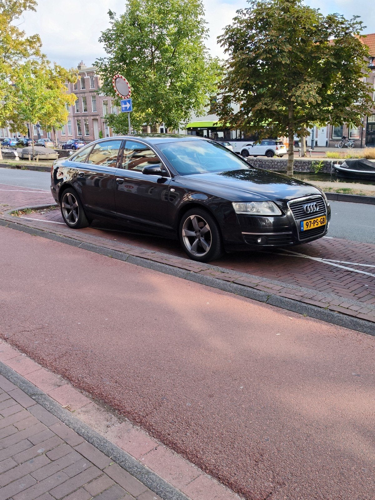 Audi A6 2.4 V6 130KW Multitronic 2004 Zwart, Auto's, Stof, 1800 kg, Zwart, Particulier