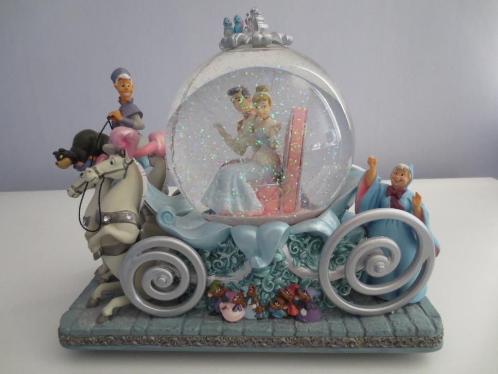 Disney Snow Globe: De koets van Cindarella/Assepoester, Ophalen of Verzenden, Assepoester of Belle, Zo goed als nieuw, Overige typen
