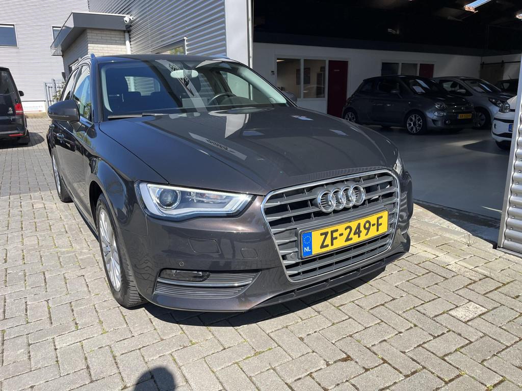 Audi A3 Sportback 1.4 TFSI Ambiente, Auto's, 125 pk, Bruin, Leder en Stof, 650 kg