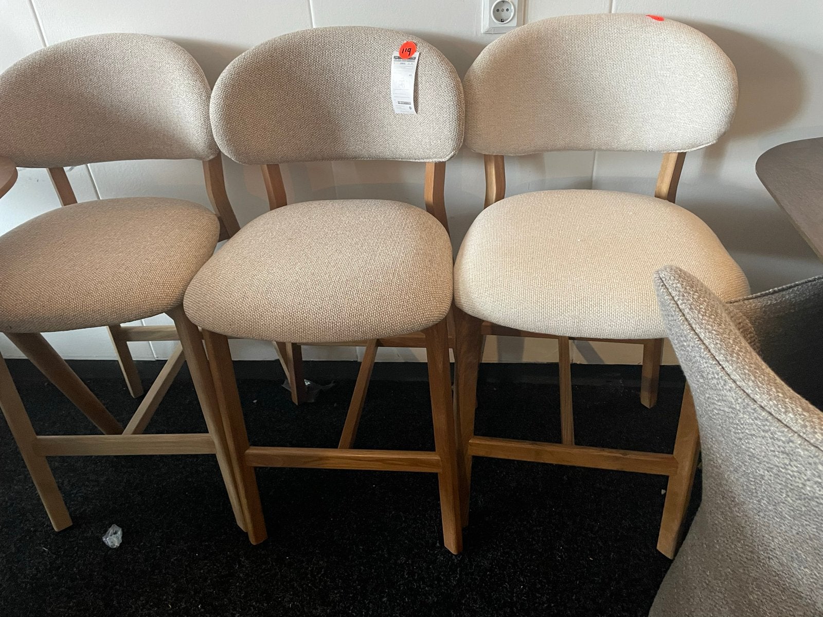 Set van 3 beige krukken mikky met houten onderstel, Ophalen, 60 tot 90 cm, Nieuw, 3 krukken