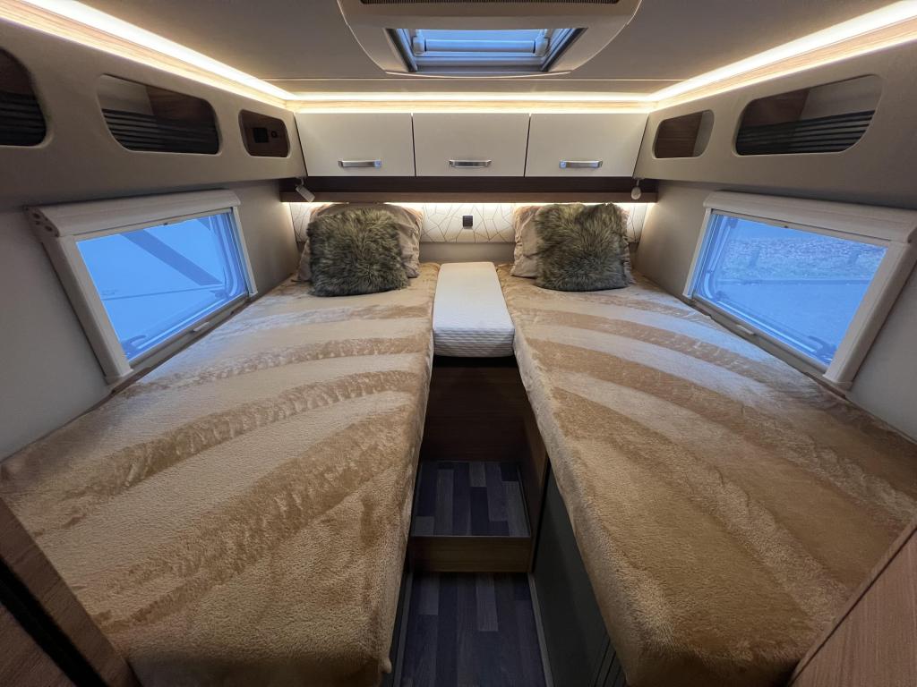 Weinsberg CaraCompact 600 9-TR AUTOMAAT ENKELE BEDDEN FIAT 8, Automaat, Winterisolatie, Ringverwarming, Fiat