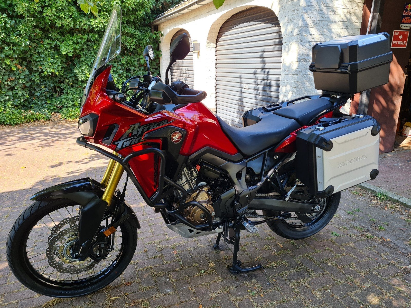 Honda CRF1000 Africa Twin DCT 2017 - Nieuwstaat 14dkm, 2 cilinders, Nieuw, Motorrijbewijs A, Particulier