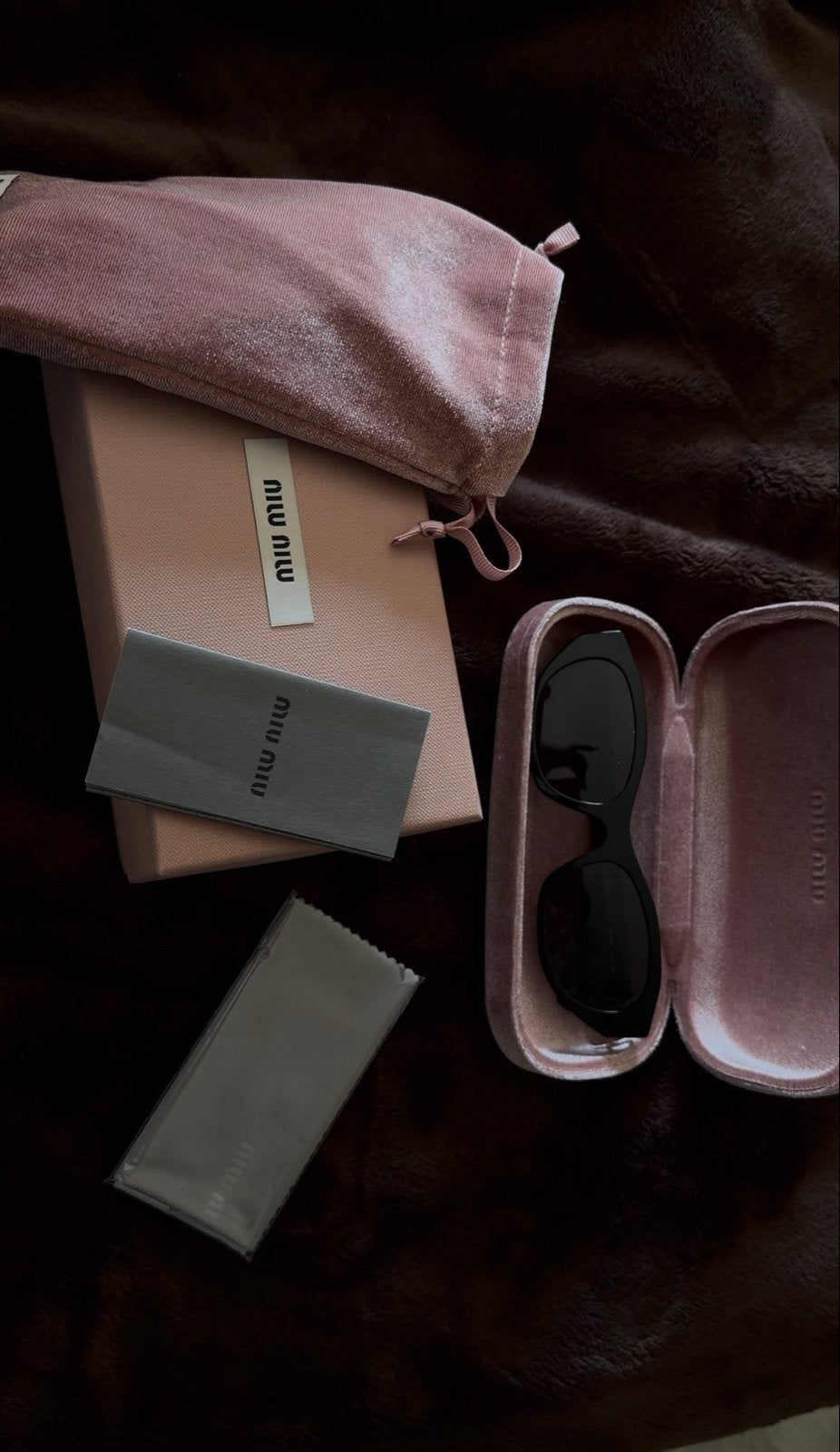 Miu Miu zonnebril, met alle accessoires, Zonnebril, Zwart, Zo goed als nieuw, Ophalen