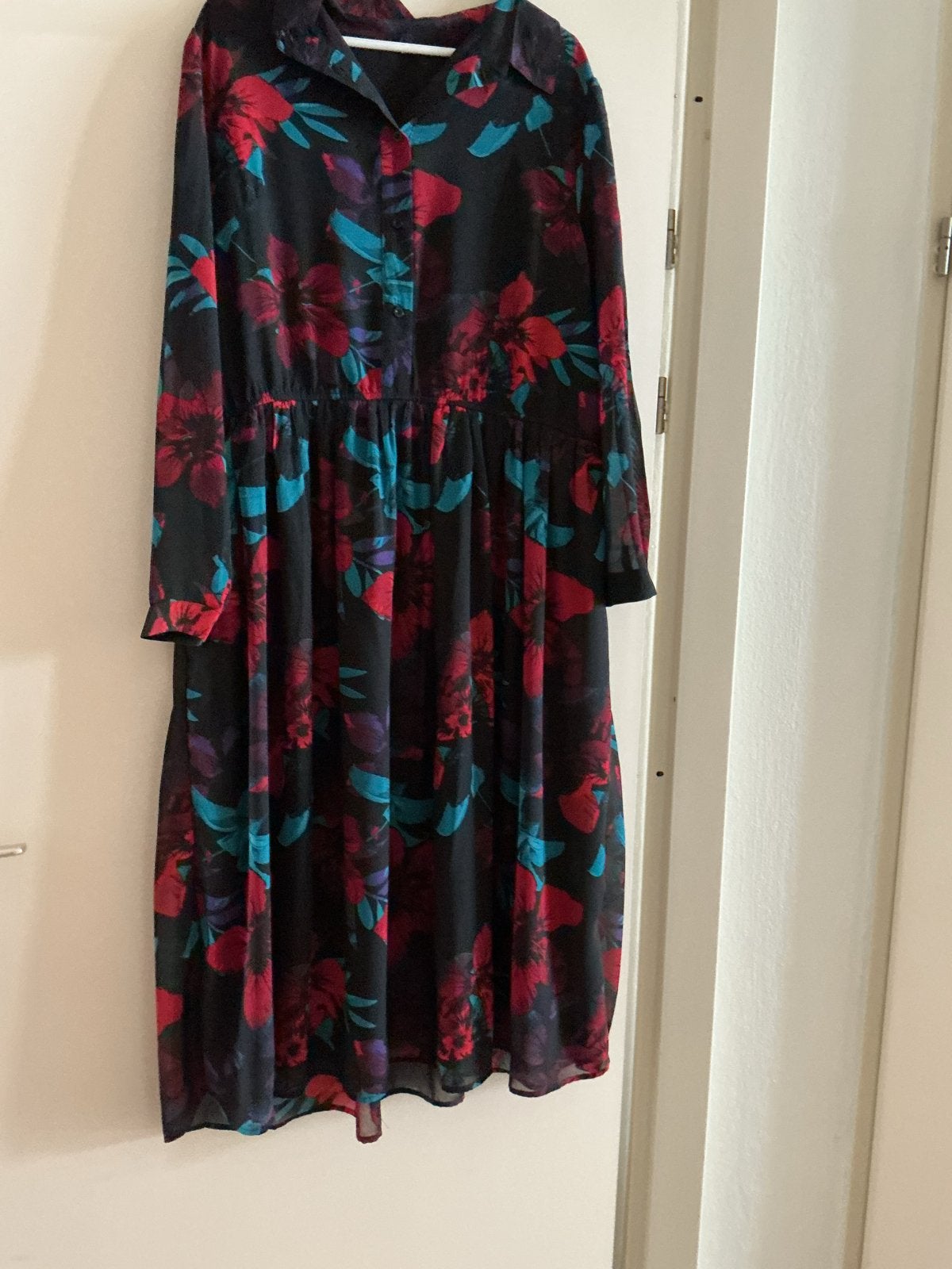 Zwarte bloemenjurk met lange mouwen maat 46, Zwart, Gedragen, Onder de knie, Ophalen