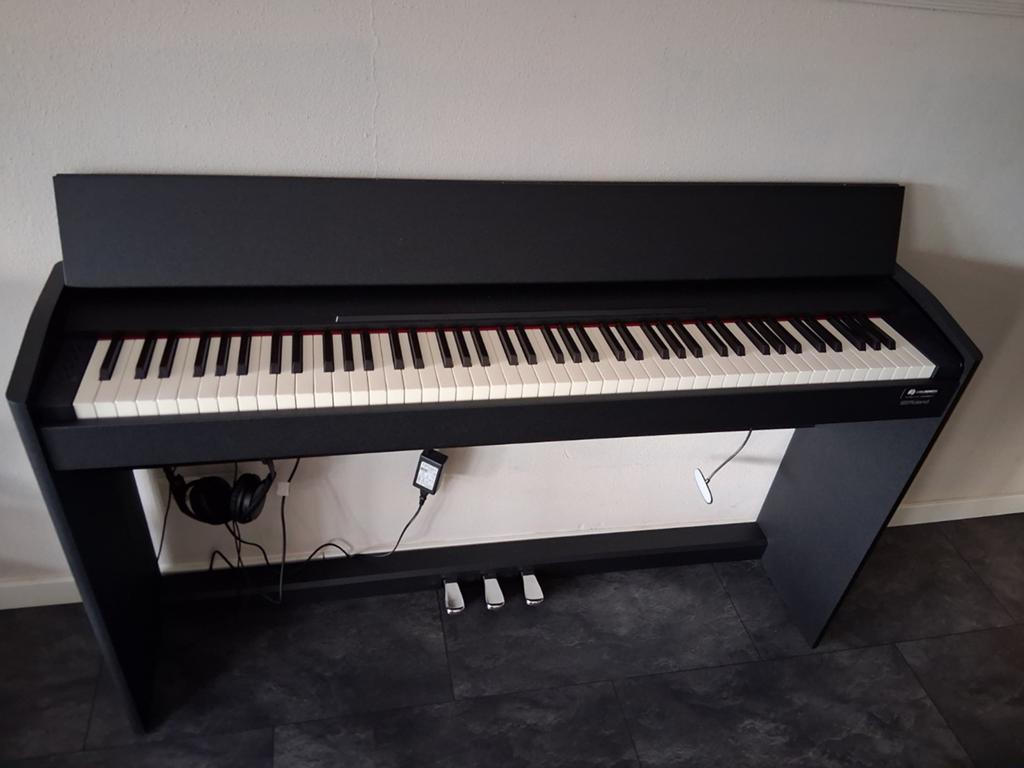 Zo goed als nieuwe Roland F-107 Digitale Piano Zwart, Muziek en Instrumenten, Piano's, Ophalen, Zwart, Digitaal, Zo goed als nieuw