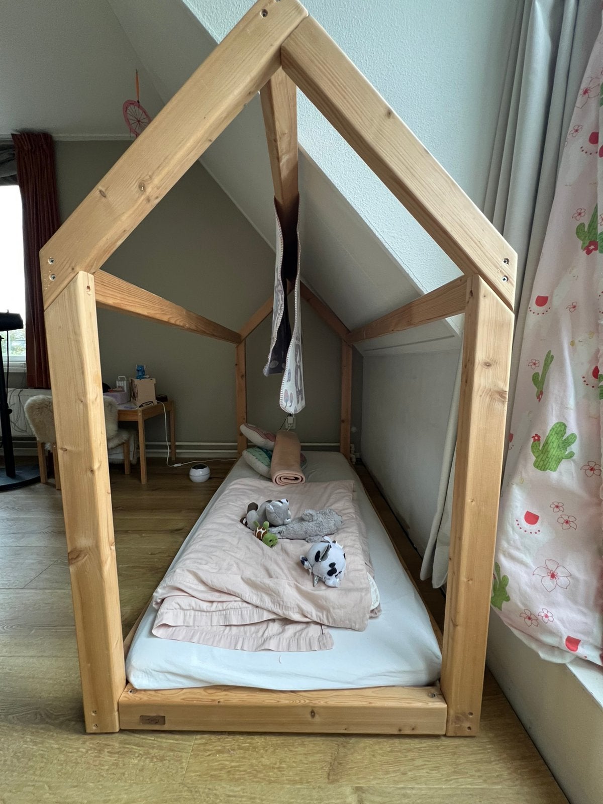 Peuterbed grondbed huisje met natuurmatras, Ophalen, Gebruikt, 70 tot 85 cm, 140 tot 160 cm