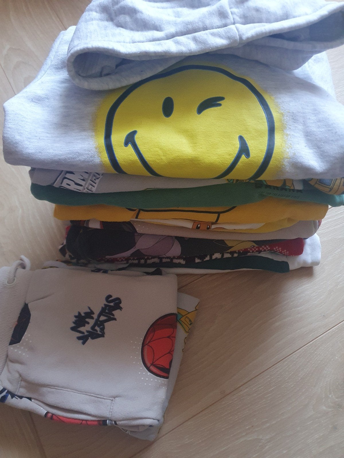 BIJNA GRATIS! Pakket hoodies truien actiefiguren 110 jongen, Kinderen en Baby's, Kinderkleding | Maat 110, Gebruikt, Trui of Vest