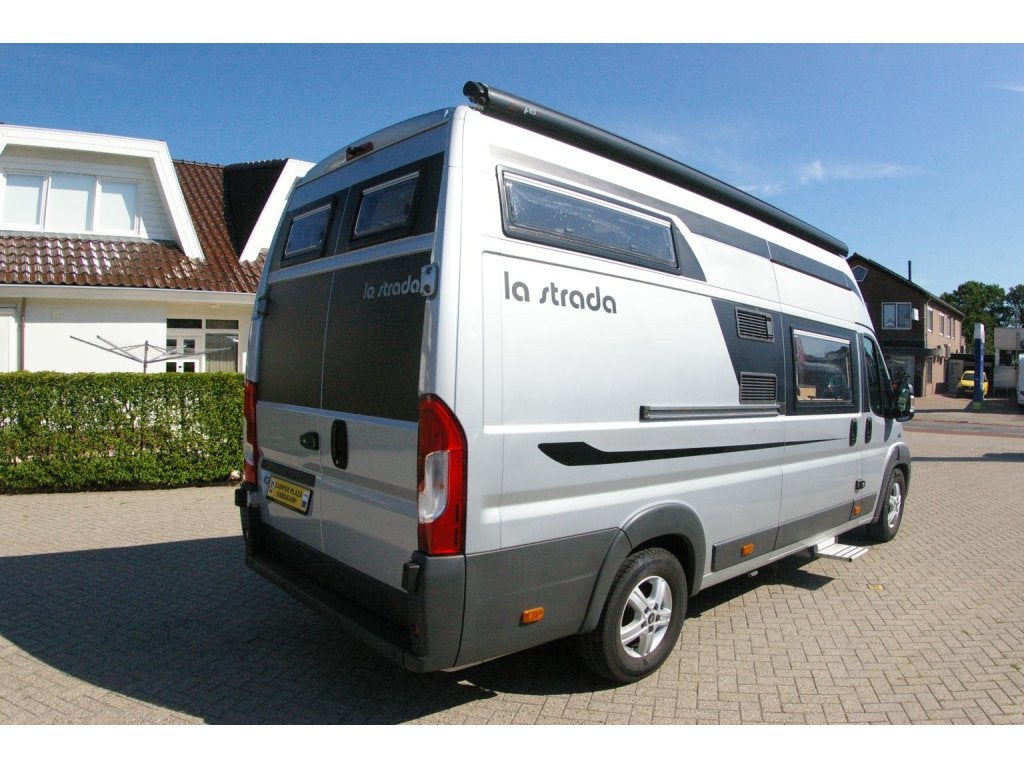 La Strada Avanti Automaat, Enkele bedden., Caravans en Kamperen, Automaat, Buscamper of Camperbus, Ringverwarming, Fiat