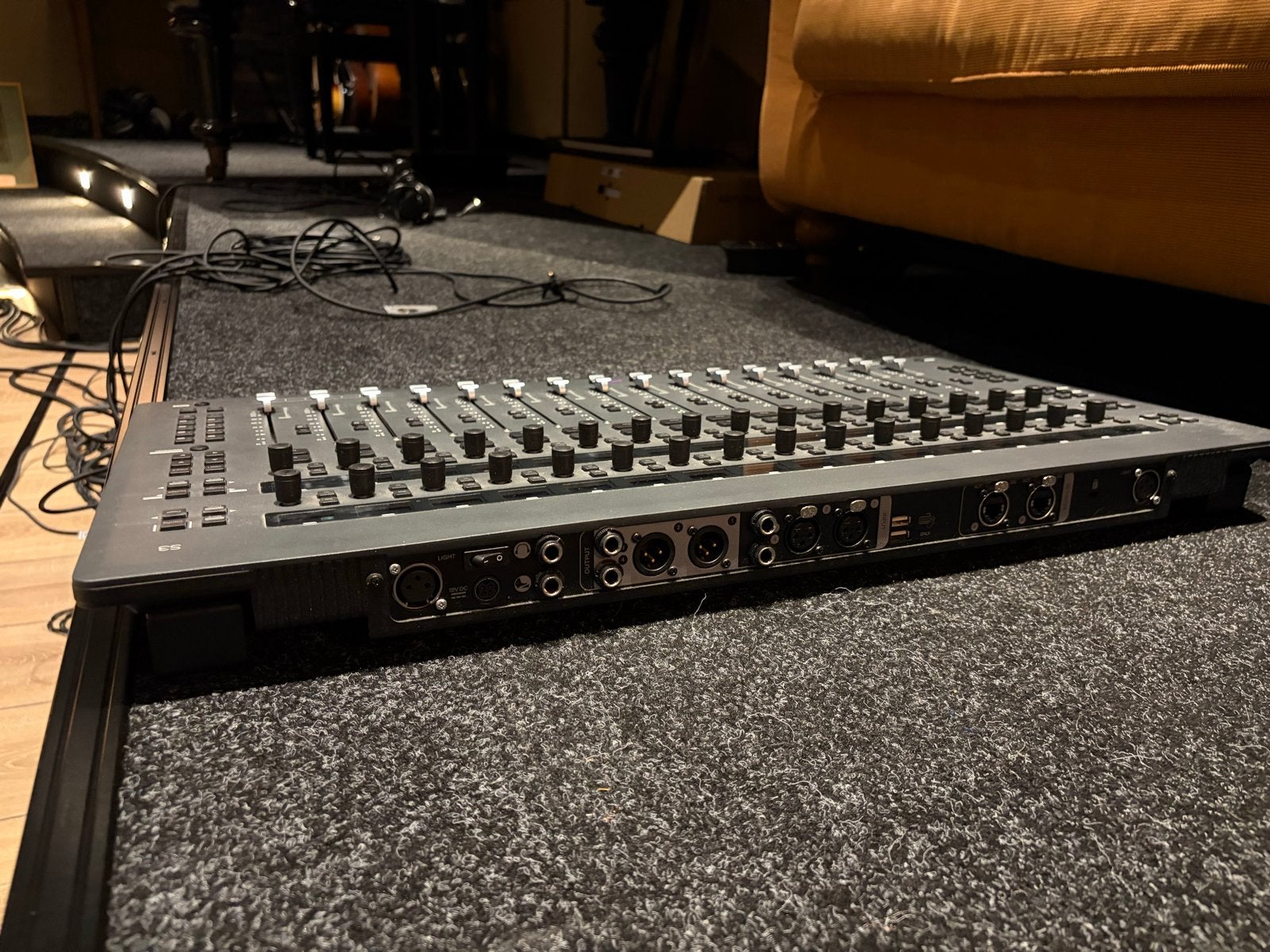 Avid S3 Control Surface - Compacte en Krachtige Mixer, Ophalen of Verzenden, Gebruikt, 10 tot 20 kanalen, Microfooningang