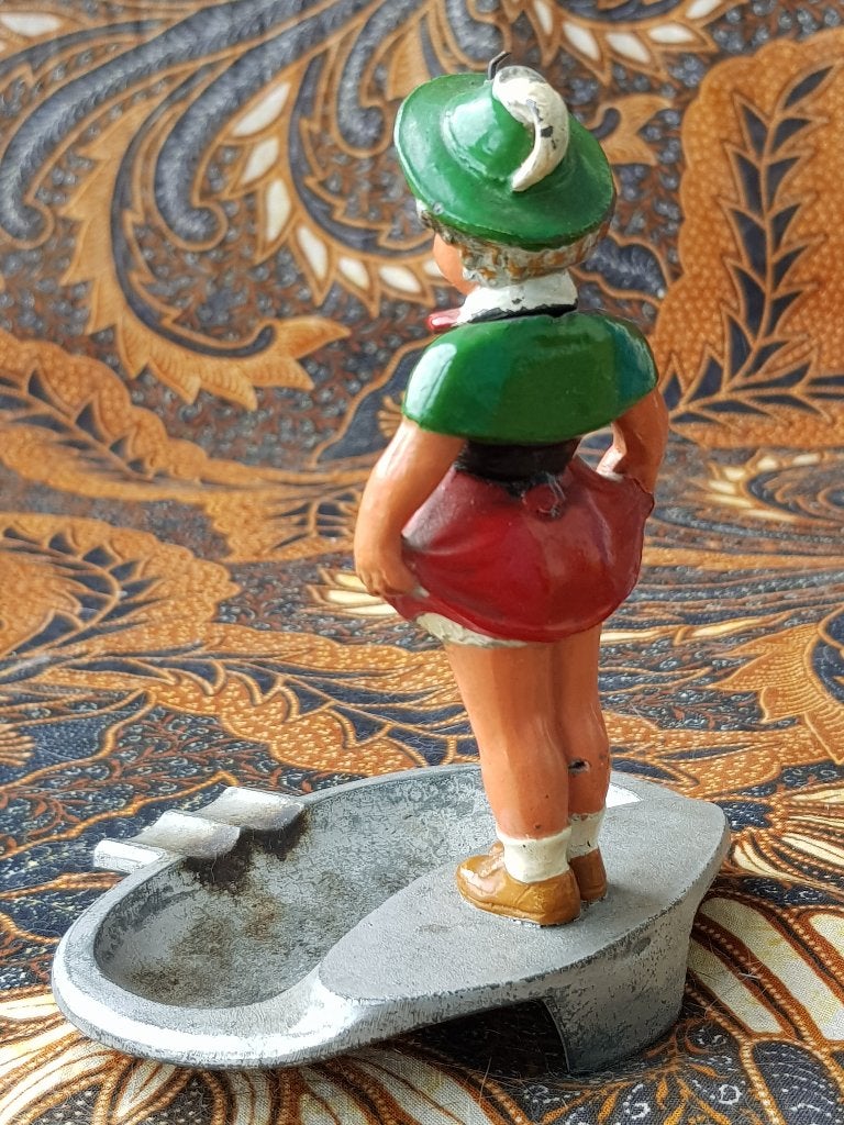 Zeldzame antieke asbak uit Engeland met een meisje 13,2 cm., Ophalen of Verzenden