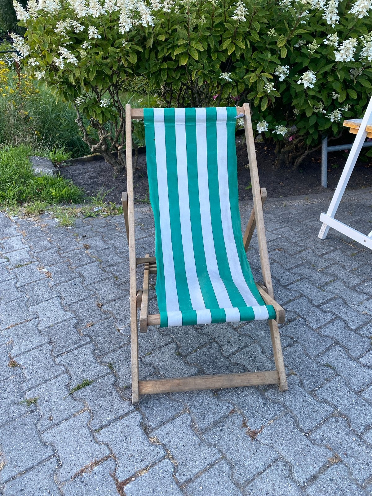 Opklapbare strandstoel met groen-wit gestreepte stof, Ophalen, Gebruikt, Hout, Inklapbaar