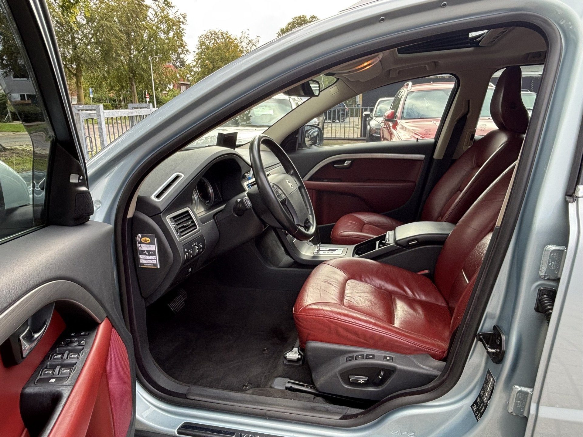 Volvo V70 3.0 T6 AWD Summum Schuifdak Keyless ACC (bj 2008), Auto's, Automaat, Gebruikt, 2953 cc, 2000 kg