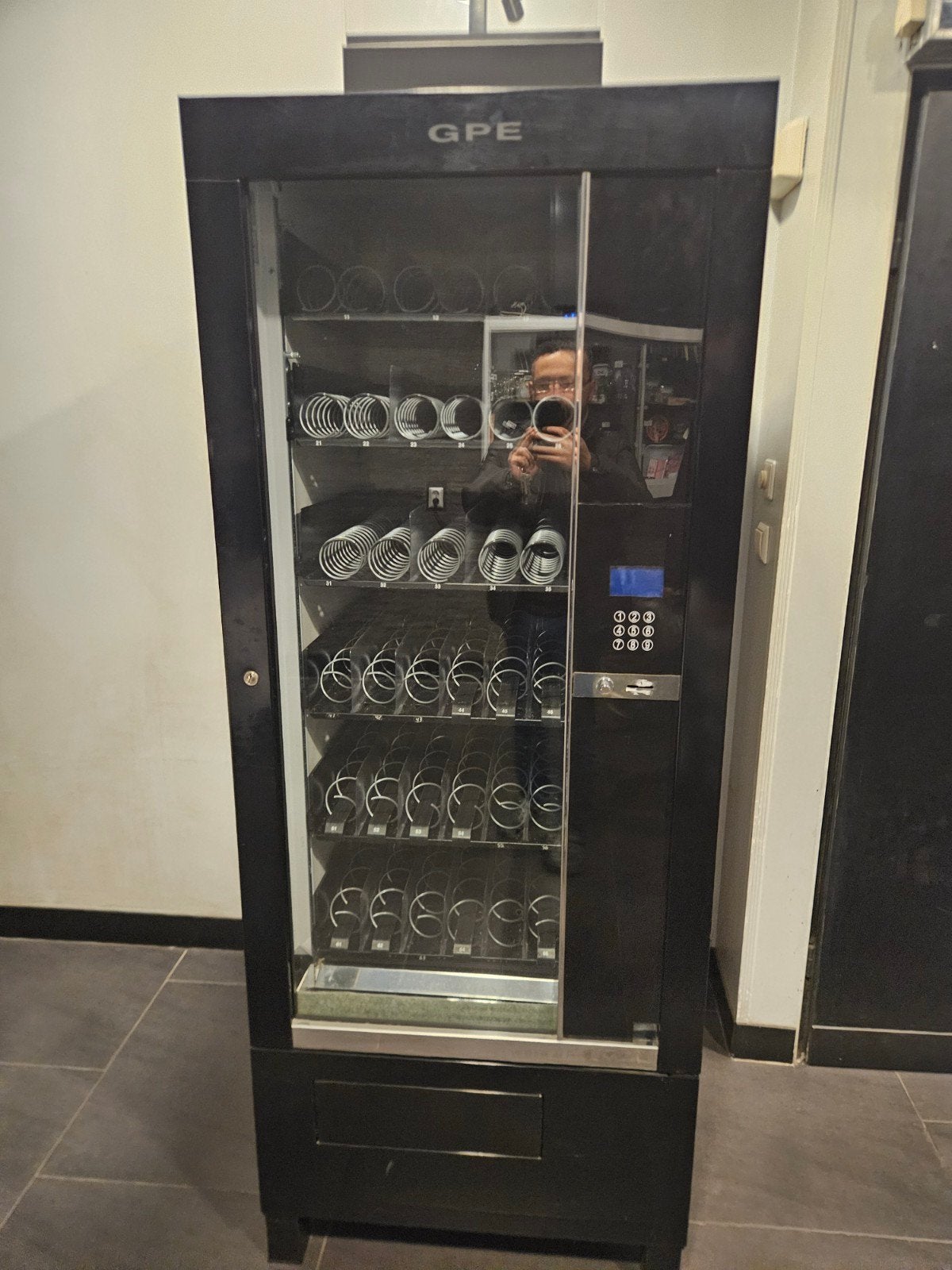combi-drankautomaat. GPE 30, Verzamelen, Automaten | Overige, Ophalen, Zo goed als nieuw