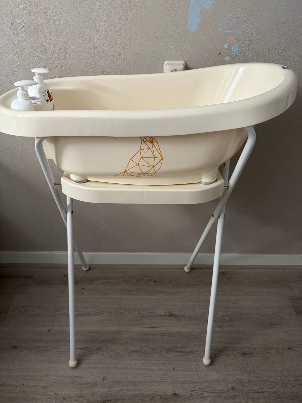 Bébé-jou babybadje met zeepdispensers en thermometer, Ophalen, Gebruikt, Badje, Bébé-jou
