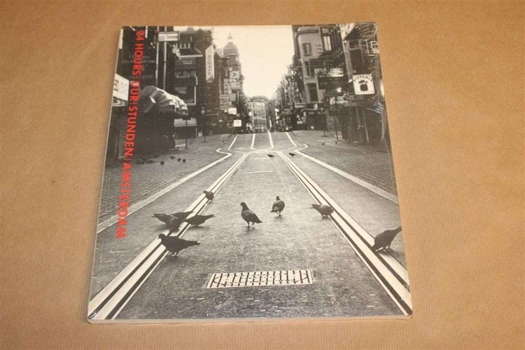 24 Hours Amsterdam — Fotoboek Drietalig, Nieuw in Plastic, Boeken, Ophalen of Verzenden, Gelezen