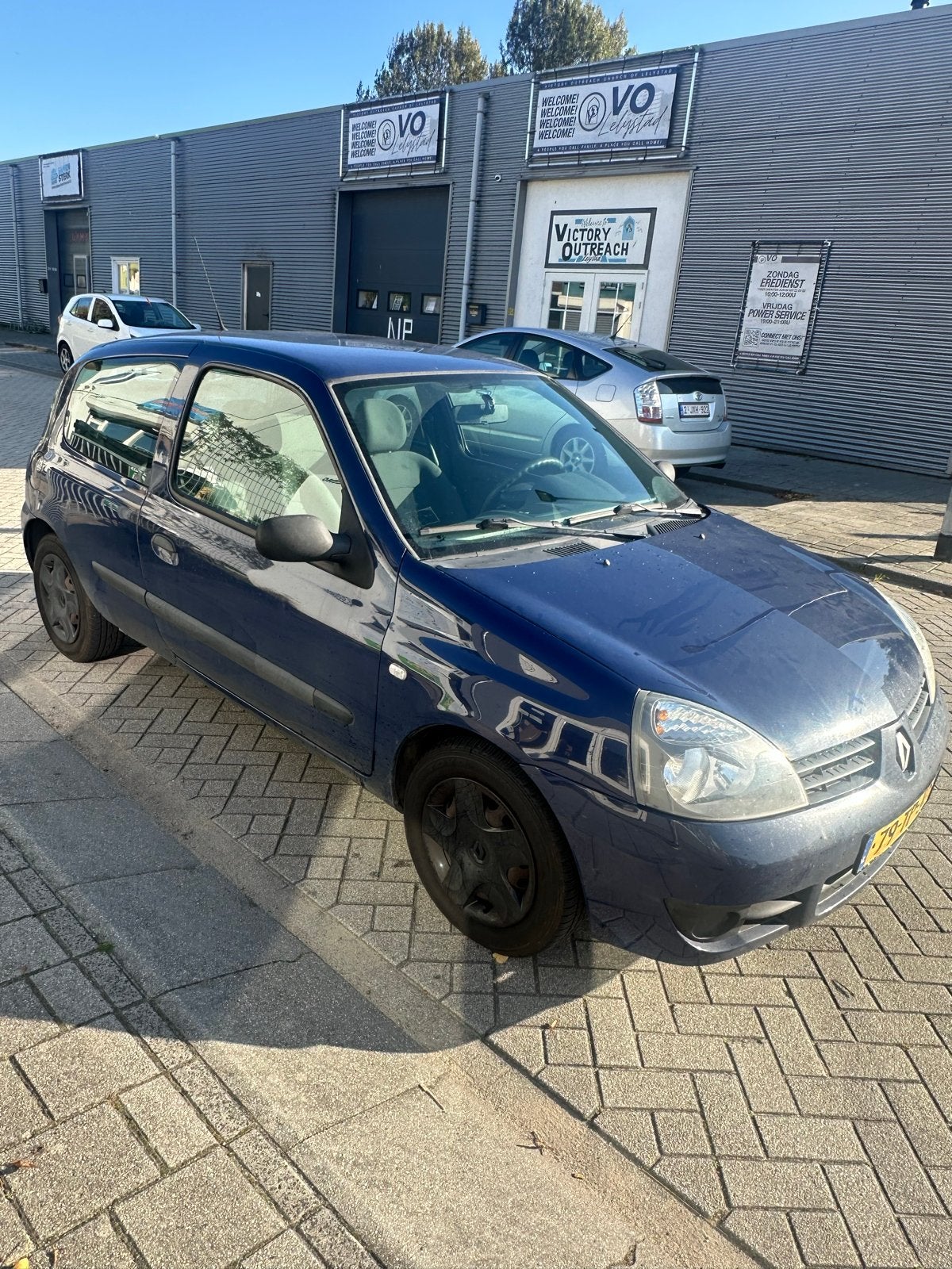 Renault Clio 1.2 3DR 2006 Blauw, Voorwielaandrijving, 31 €/maand, 4 cilinders, Origineel Nederlands