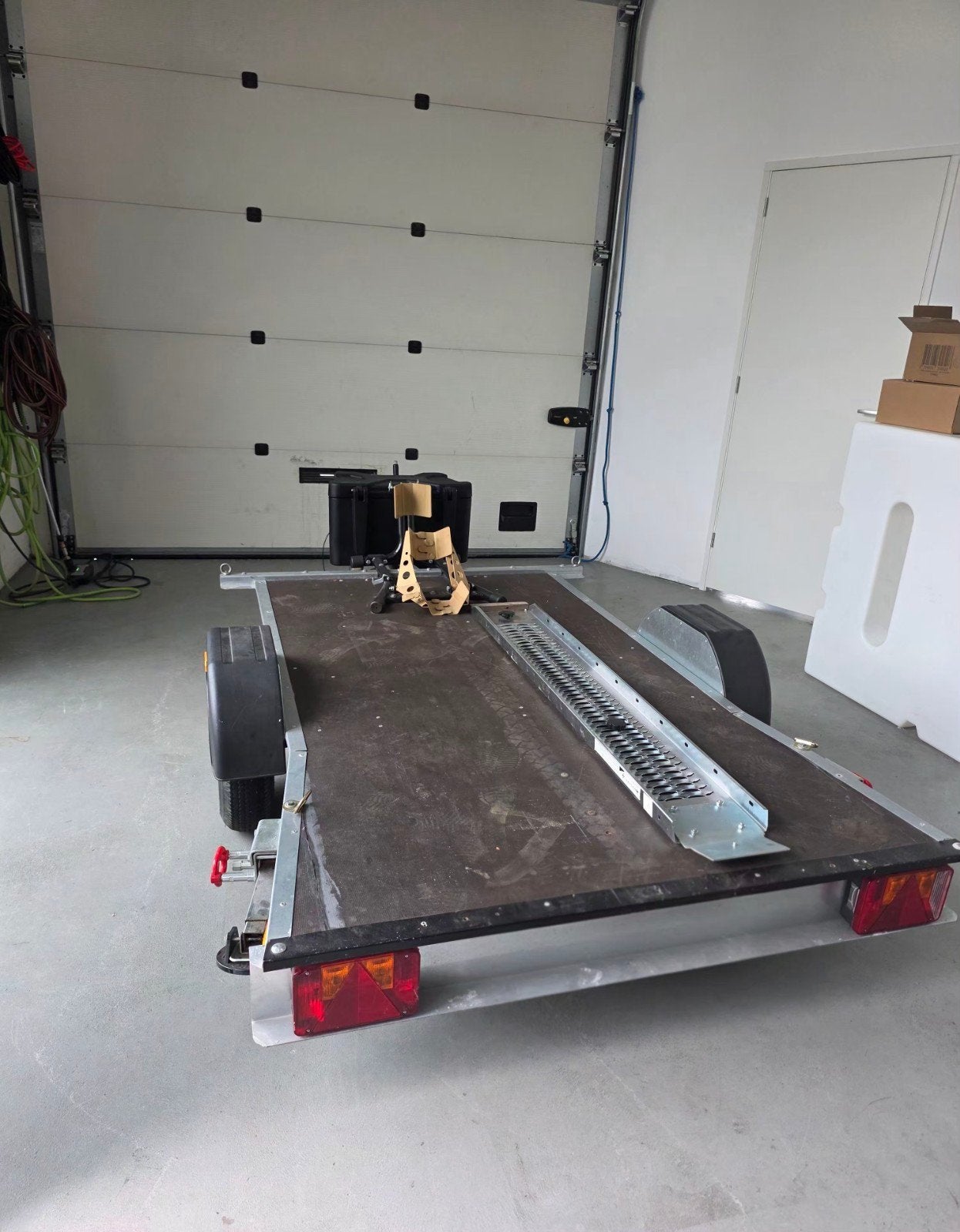 Robuuste motoraanhanger met opbergkist en reservewiel, Ophalen, Nieuw