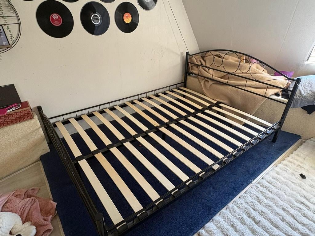 Bedombouw 140x200 cm met lattenbodem - Zwart metaal, Huis en Inrichting, Gebruikt, Zwart, Tweepersoons, 200 cm