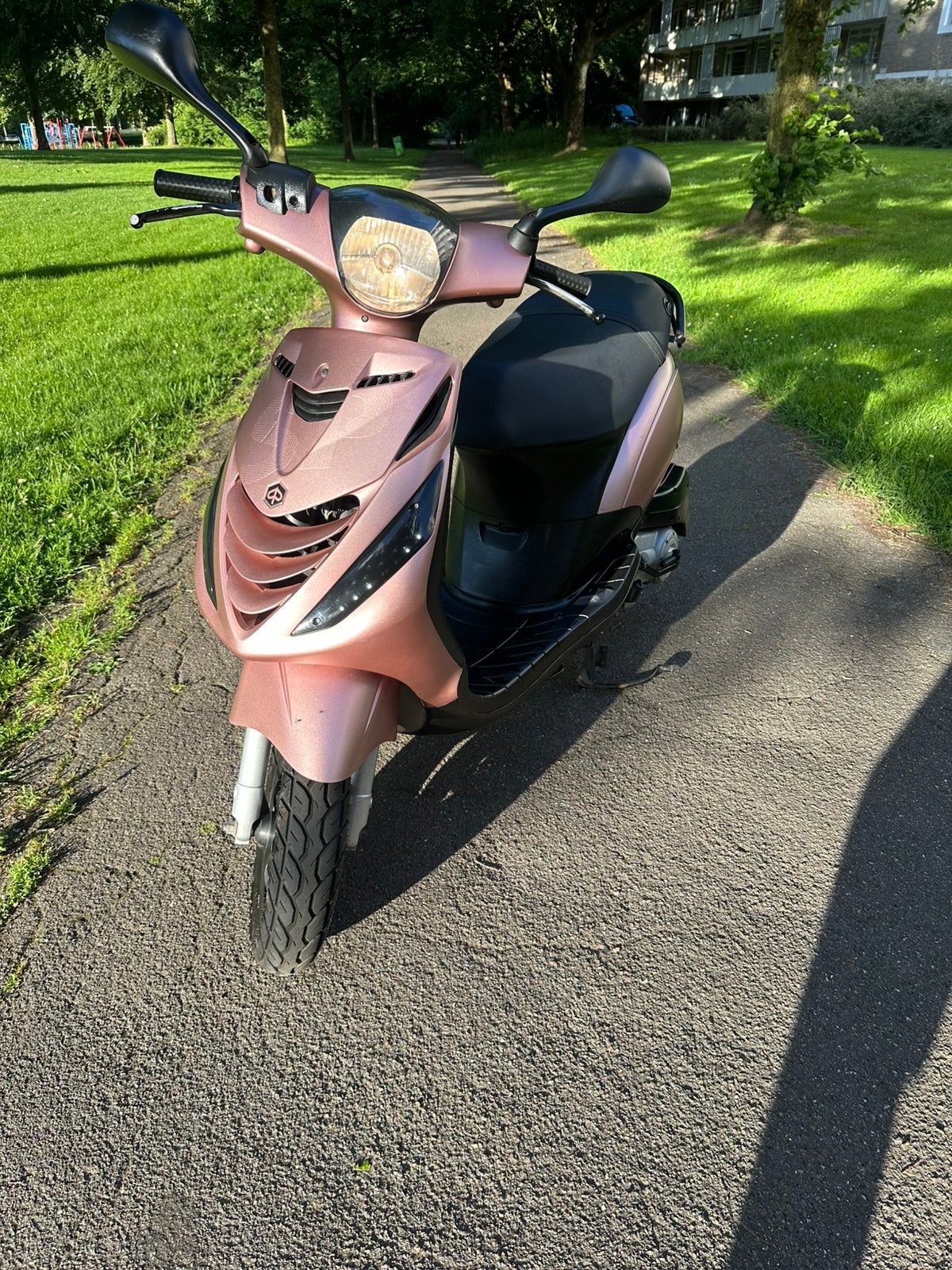piaggio zip 4T gele plaat 2015 nette staat, Ophalen, Maximaal 45 km/u, Zo goed als nieuw, Benzine