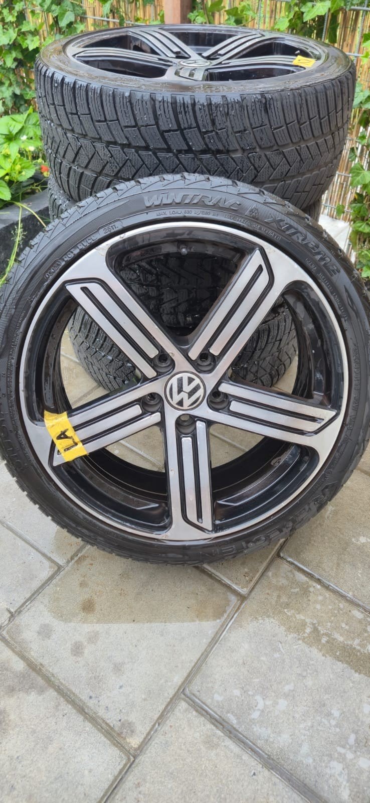 Originele VW Golf 7 R Cadiz 18" inch velgen met winterbanden, Auto-onderdelen, Banden en Velgen, Banden en Velgen, Winterbanden