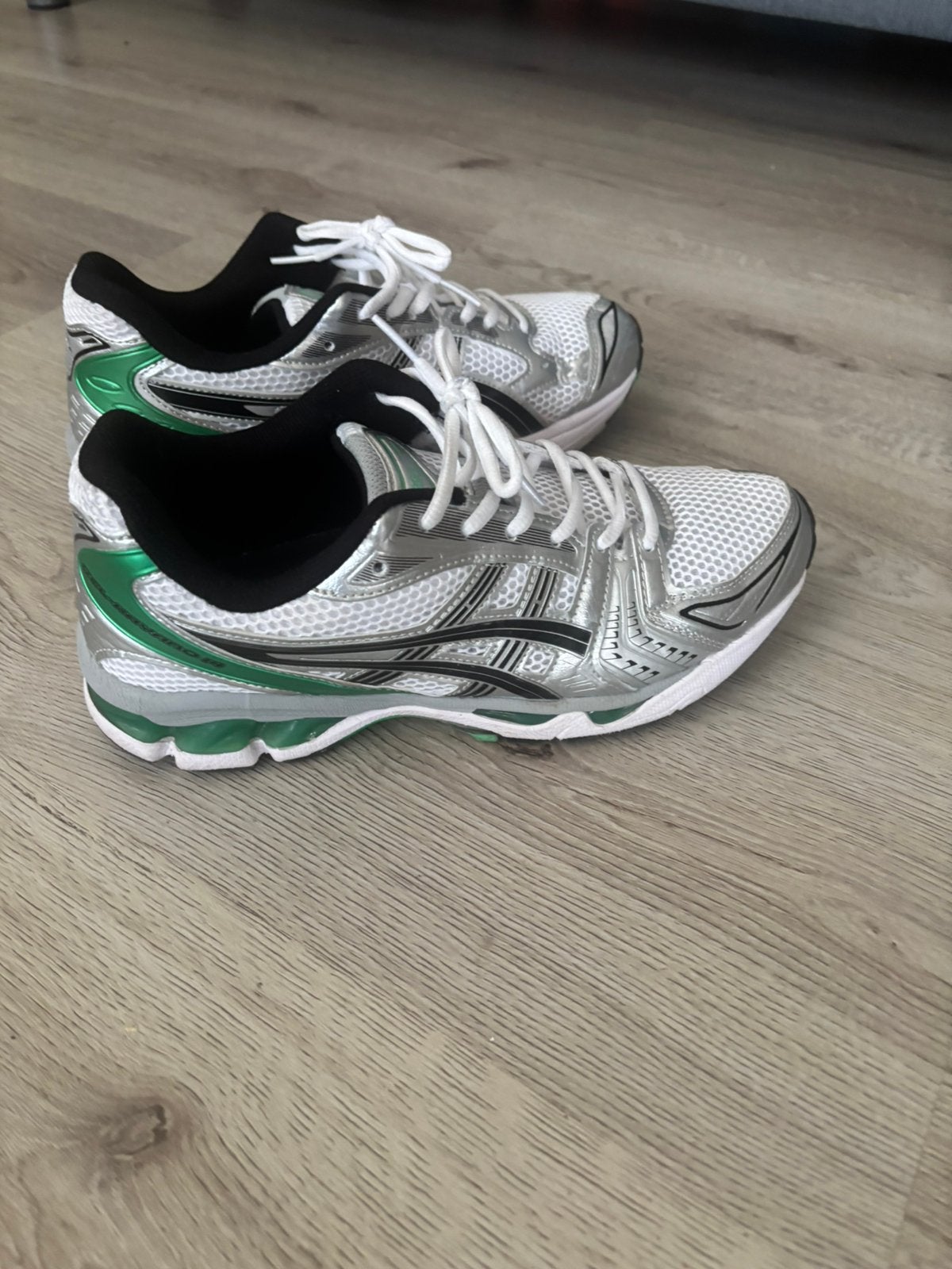 Asics Gel Kayano 14 maat 44, Ophalen of Verzenden, Zo goed als nieuw, Wit