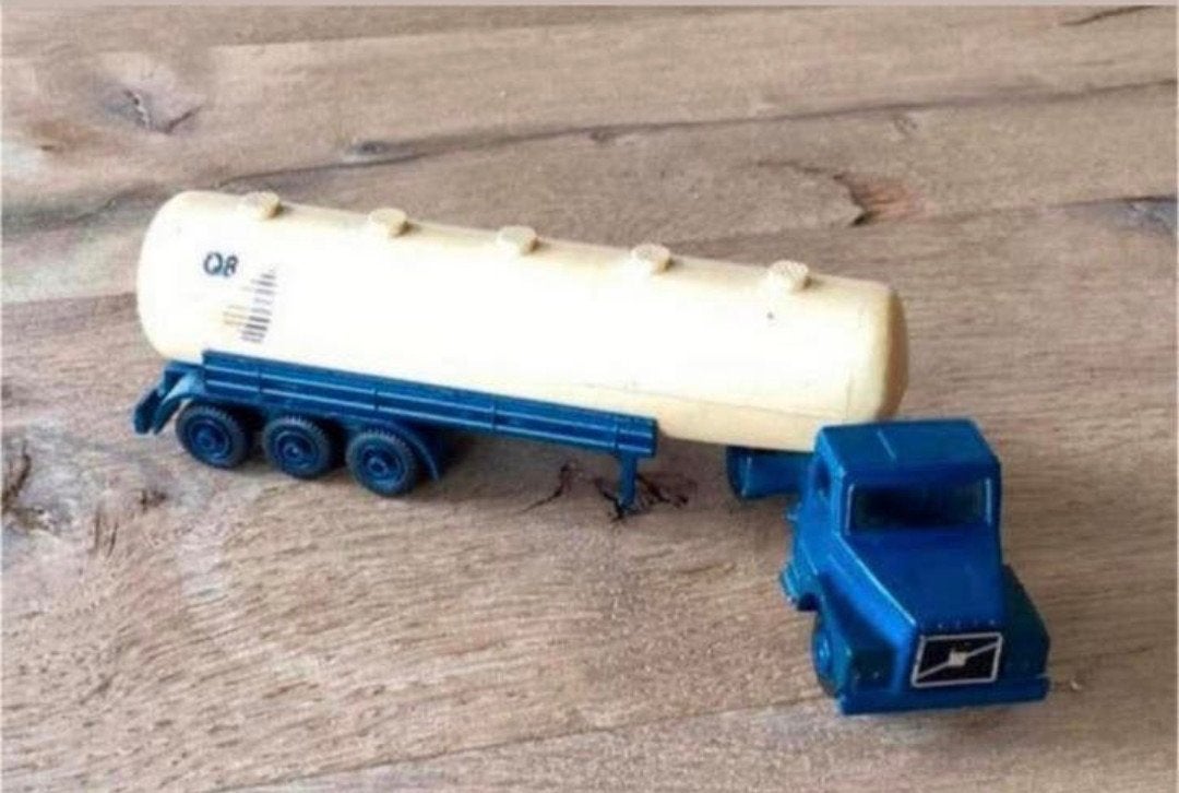 Volvo N10 / N12 trekker met tankoplegger in Q8-uitvoering., Ophalen of Verzenden, Gebruikt, Bus of Vrachtwagen, Efsi