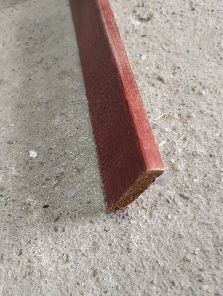 Plint meranti 12x55 gelakt

490 cm, Ophalen, Overige materialen, Plinten