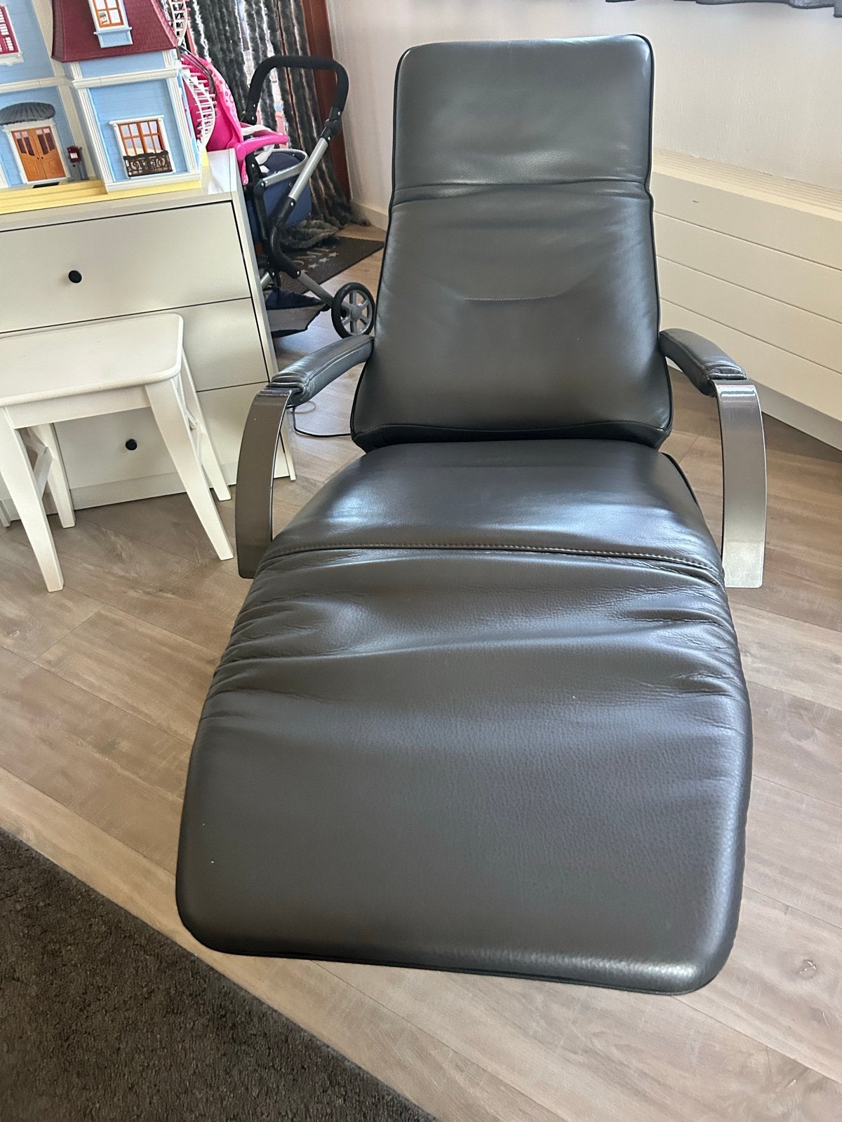 Leren relaxfauteuil met elektrische verstelling, Ophalen, Gebruikt, Leer, 75 tot 100 cm