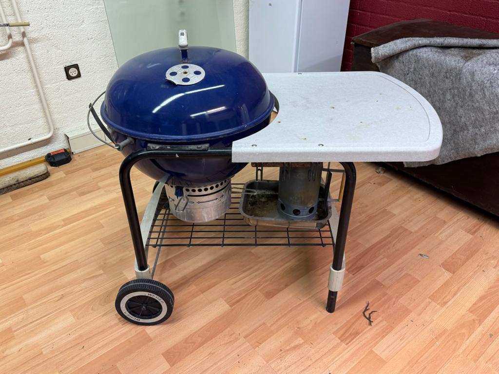 Weber barbecue met zijtafel en accessoires, Ophalen, Gebruikt
