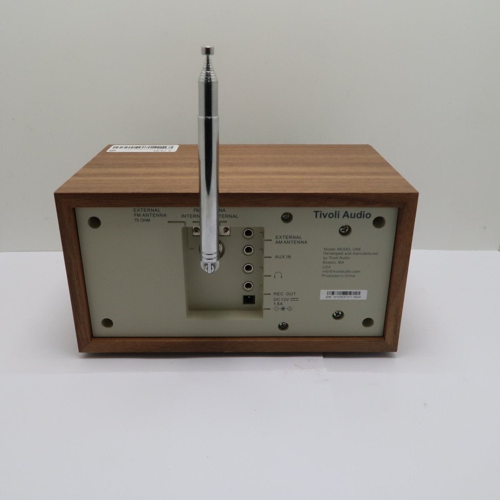 Tivoli Audio Model One Radio | in Nette Staat, Tivoli, Zo goed als nieuw, https://tivoliaudio.eu/nl_nl/contact, 160 North Washington Street, Suite 350, Boston, MA 02114, Verenigde Staten