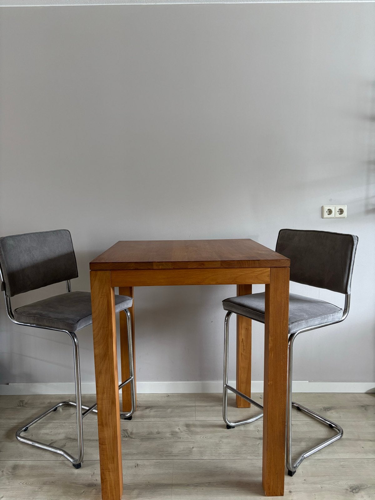 Houten bartafel met 2 barkrukken, Ophalen, Gebruikt, 90 cm of meer, Hout