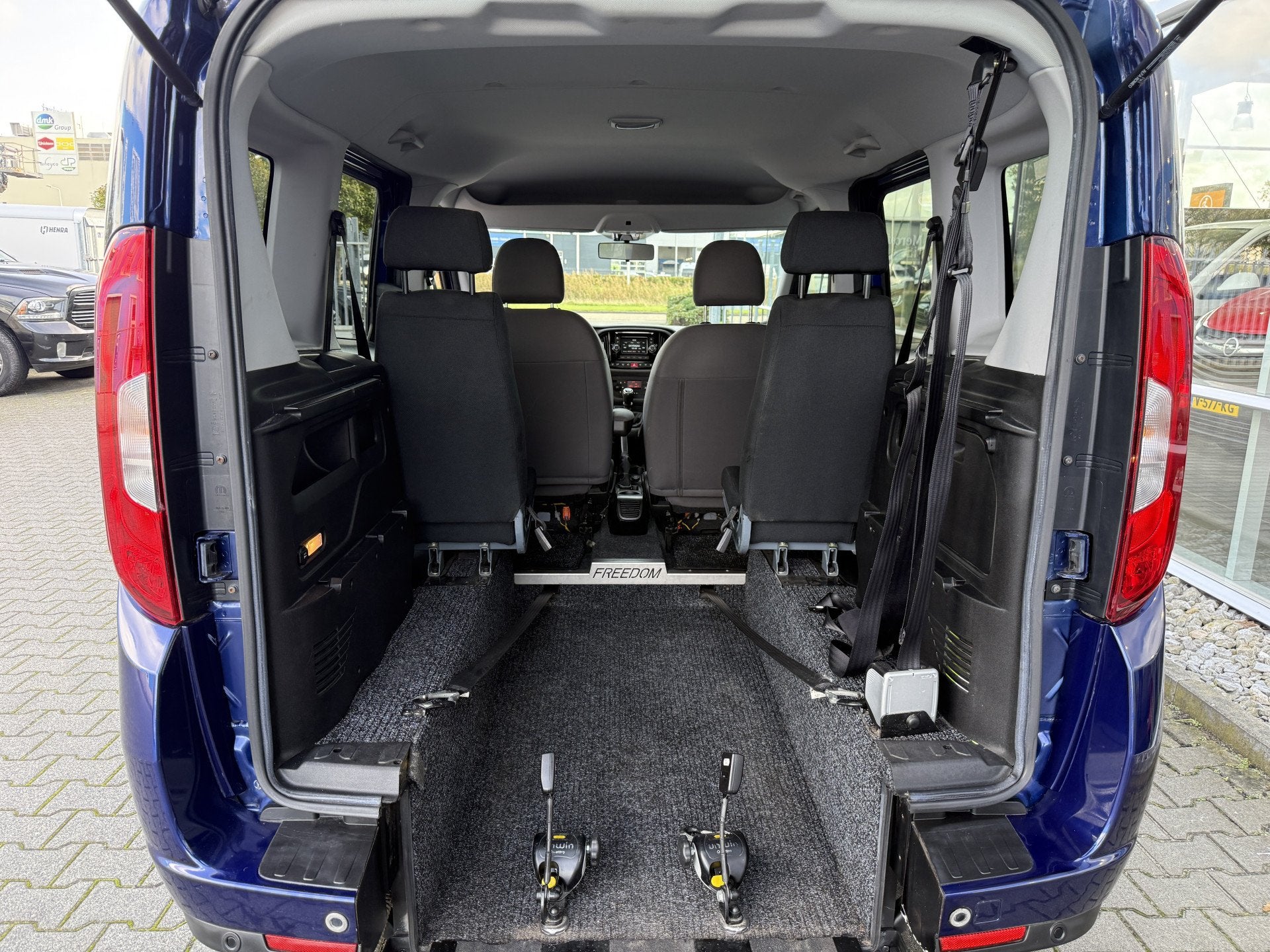 Fiat Doblò 4+1 Rolstoelauto 1.4 T-Jet Easy (Mooie ruime 4+1, Auto's, Voorwielaandrijving, Gebruikt, Blauw, 14 km/l