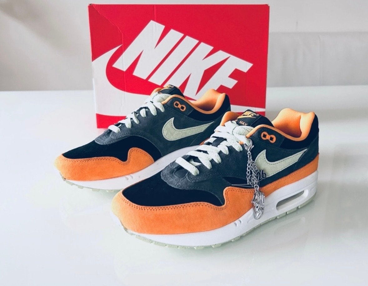 Nike Air Max 1 PRM 'Duck' Honey Dew | 42.5, Ophalen, Nieuw, Overige kleuren, Sneakers of Gympen