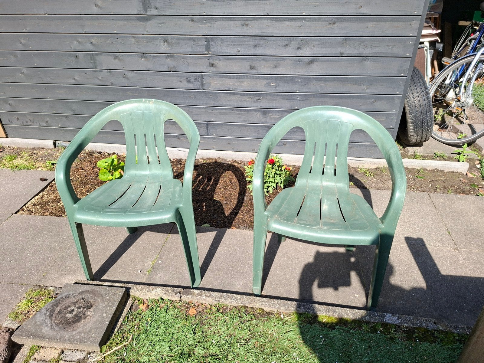 2 plastic tuinstoelen, Tuin en Terras, Tuinstoelen, Ophalen, Plastic