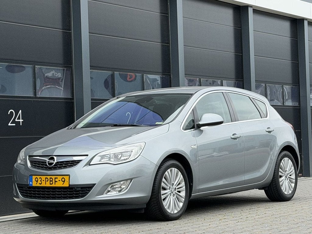 Opel Astra 1.7 CDTi Cosmo Navi PDC (bj 2011), 1686 cc, Bedrijf, 1403 kg, 154 €/maand