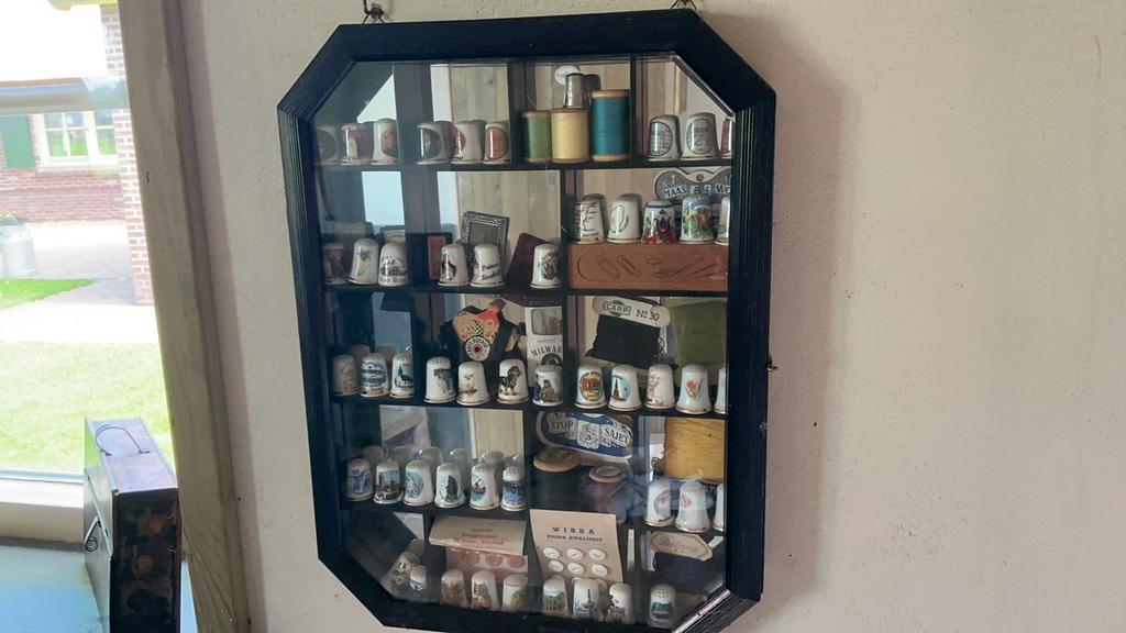 Mooi oud spiegel vitrinekastje, Huis en Inrichting, Kasten | Vitrinekasten, Ophalen, 25 tot 50 cm, Minder dan 50 cm, Minder dan 100 cm