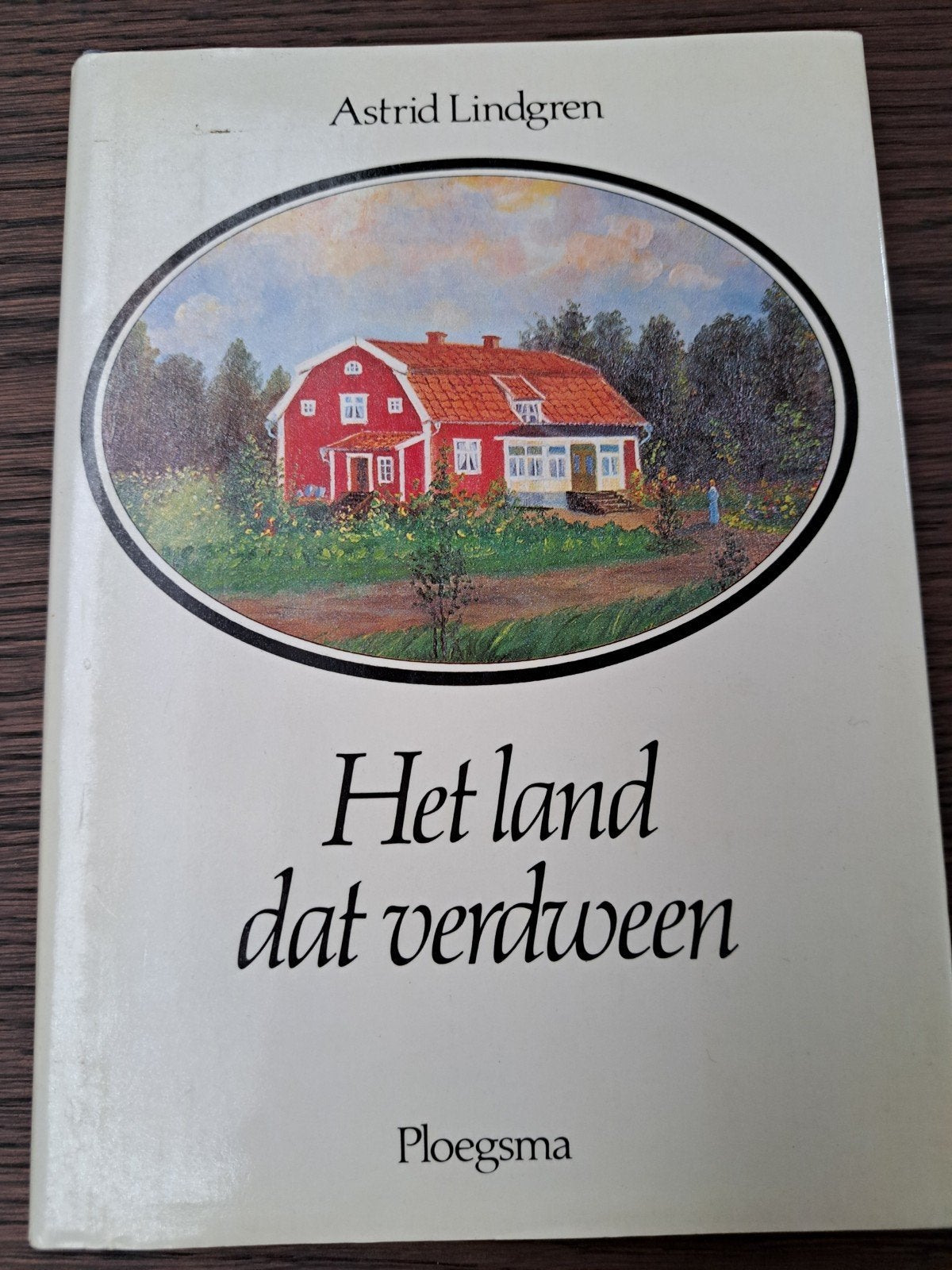 Het land dat verdween - Astrid Lindgren (1978), Boeken, Literatuur, Gelezen, Nederland, Ophalen of Verzenden