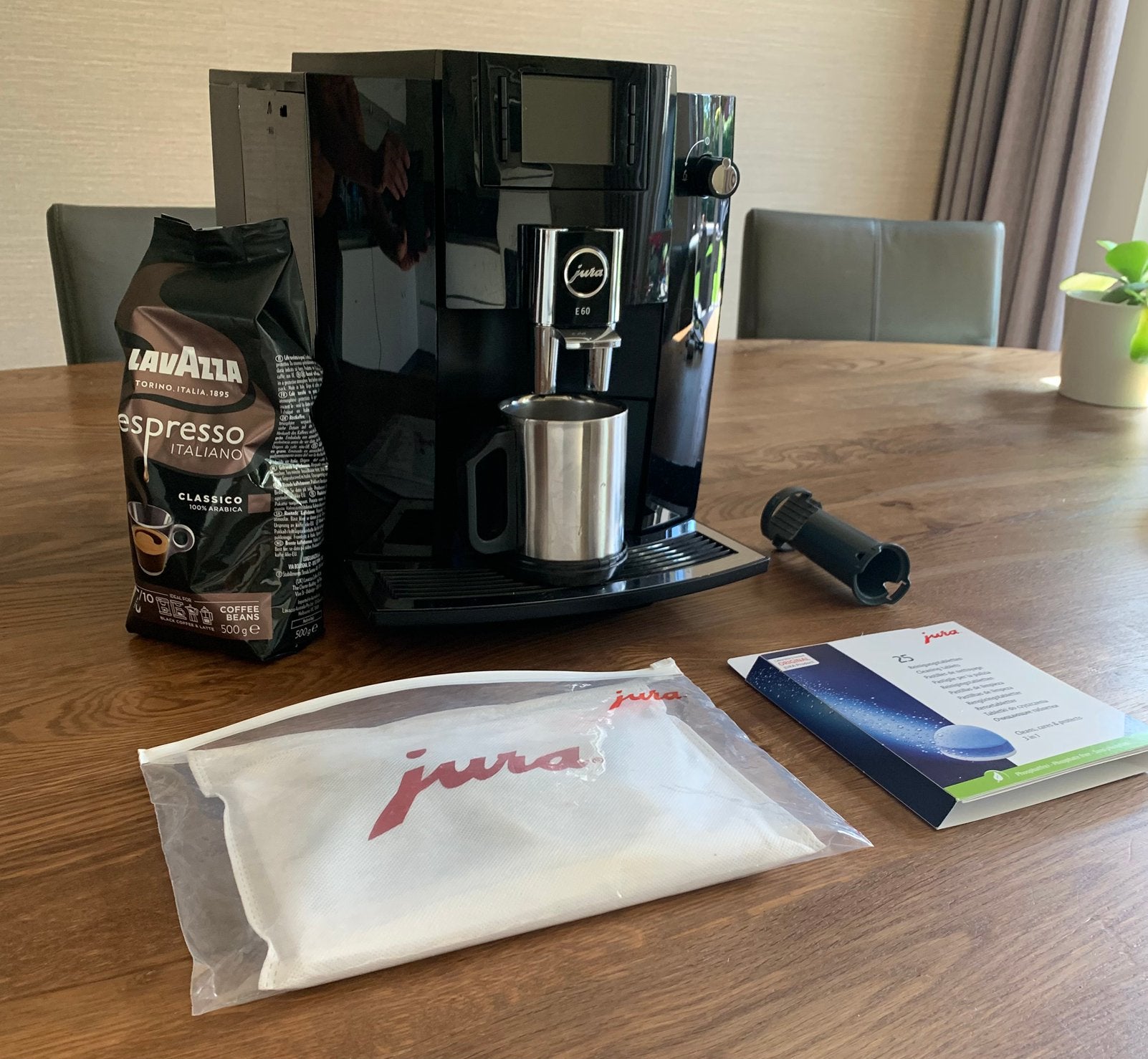 JURA E60 Volautomatische Espressomachine + Accessoires & Bon, Witgoed en Apparatuur, Koffiezetapparaten, Stoompijpje, Gebruikt