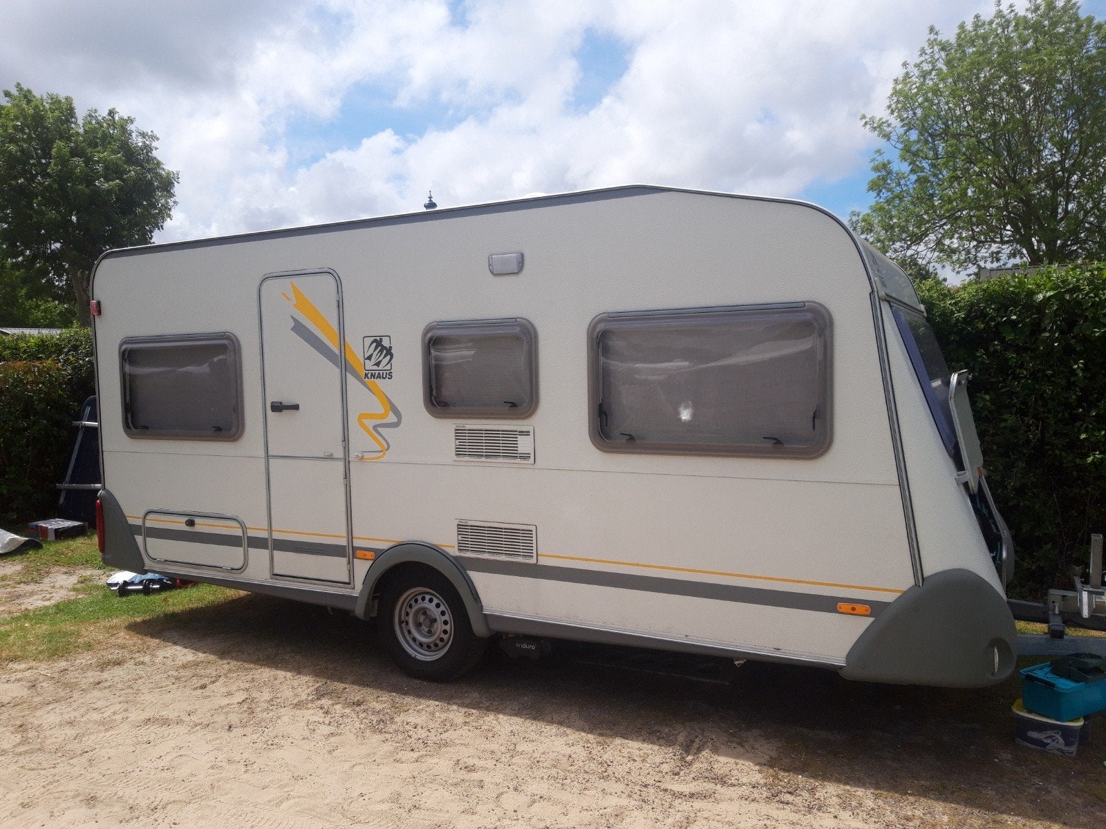 Knaus sudwind 450 TU, Vast bed, Rondzit, Particulier, Koelkast