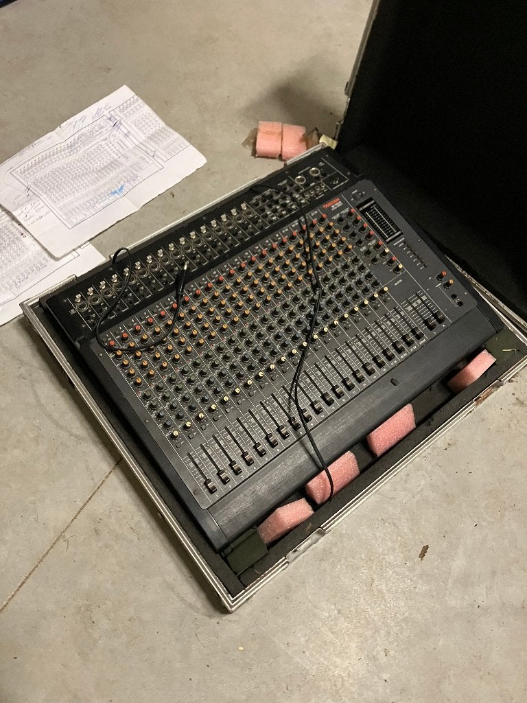 Mengpaneel in flightcase (Tascam M1024) 24 kanaals analoog., Muziek en Instrumenten, Ophalen, Gebruikt, 10 tot 20 kanalen, Microfooningang