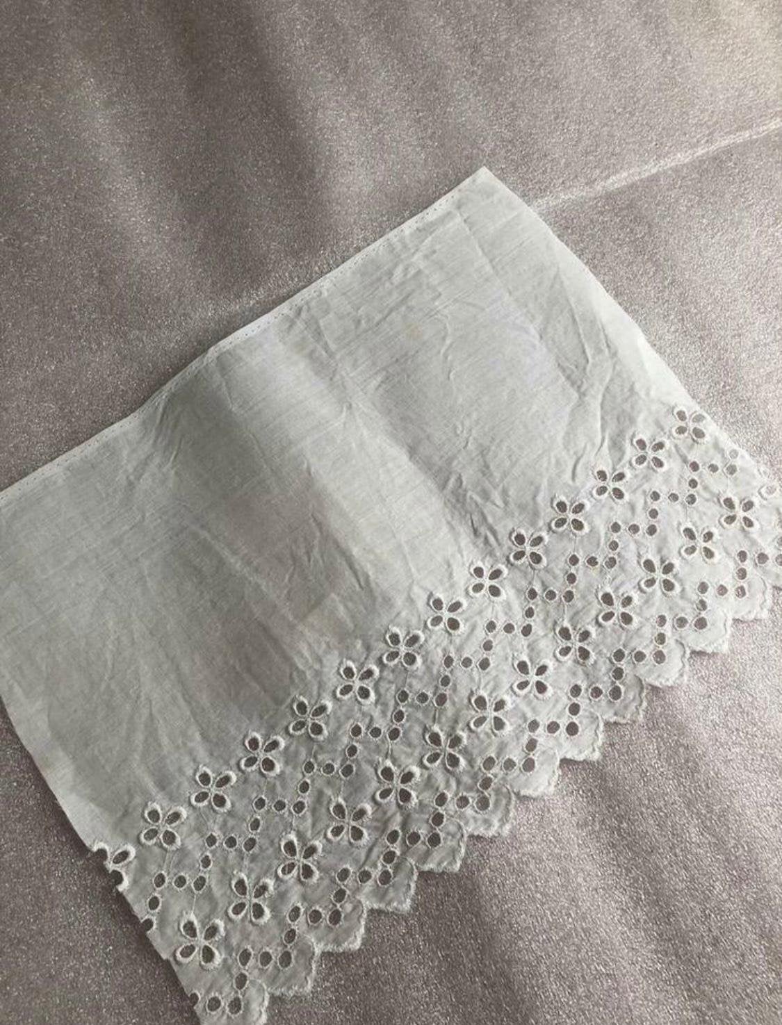 Lapje katoen - Broderie- gebroken wit x 4, Ophalen of Verzenden, Zo goed als nieuw, Wit, Katoen