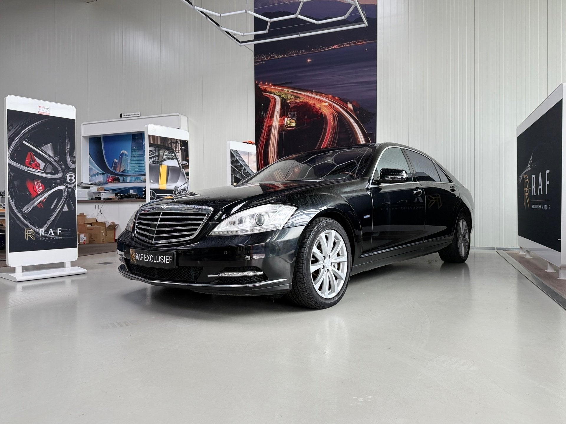Mercedes-Benz S-klasse 500 4-Matic Lang,GEKOELDE STOELEN,ver, Auto's, Mercedes-Benz, Gebruikt, Zwart, Bedrijf, Vierwielaandrijving