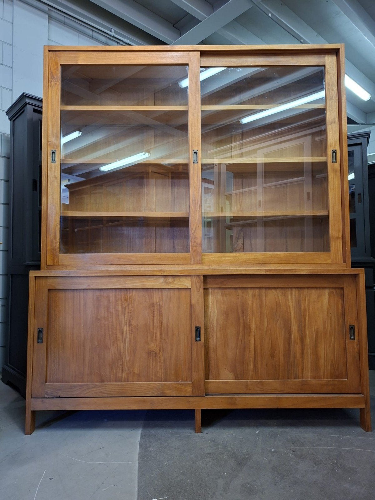 Een mooie buffetkast, Huis en Inrichting, Kasten | Buffetkasten, Ophalen, 25 tot 50 cm, 150 tot 200 cm, 200 cm of meer