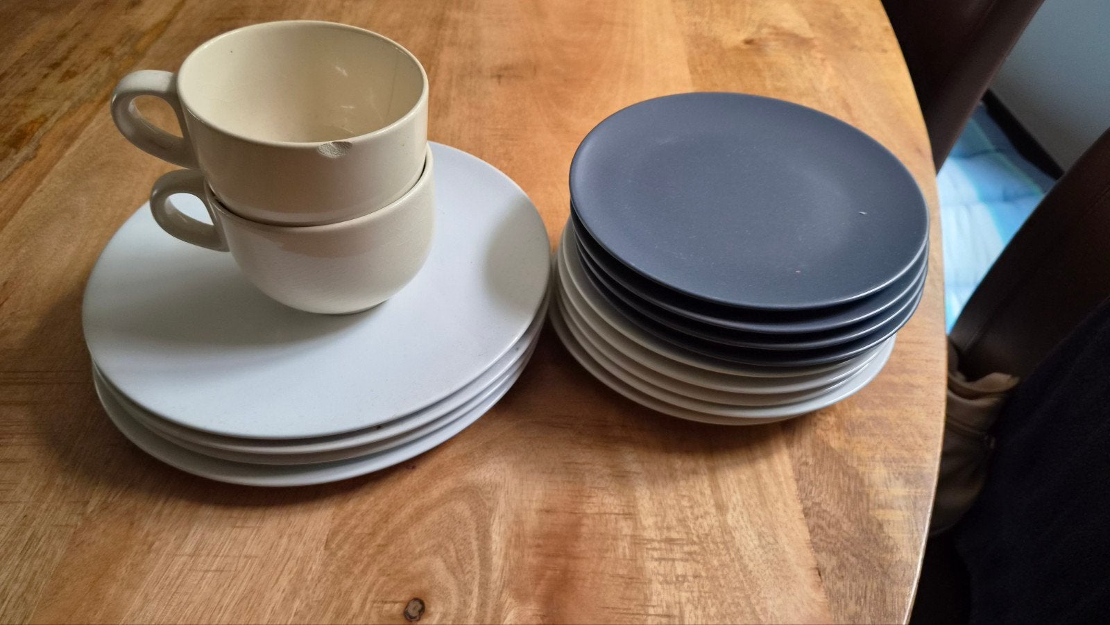 Gratis!! borden en kopjes (IKEA), Ophalen, Gebruikt, Overige stijlen, Bord(en)