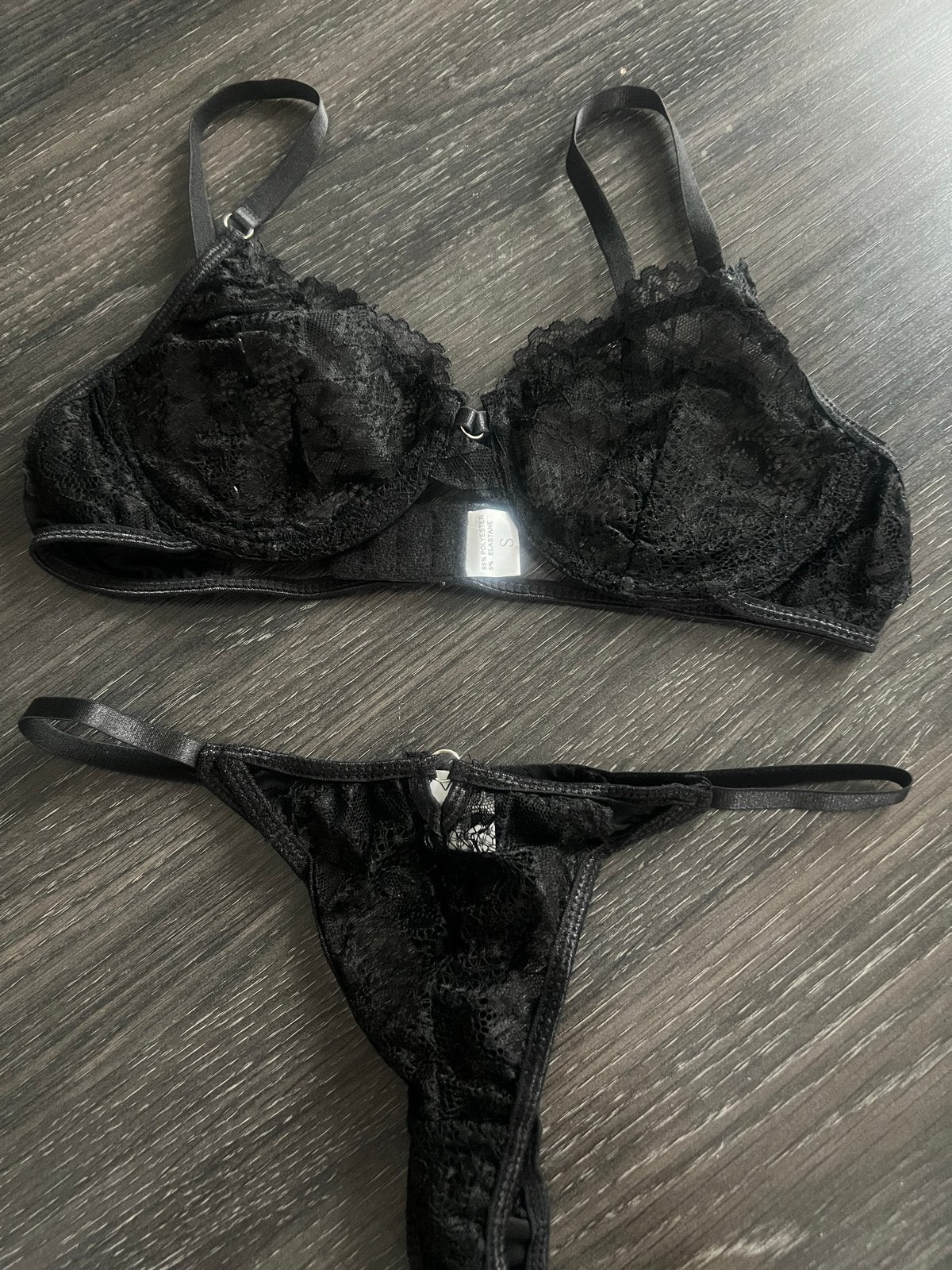Lingerie setje (BH en string) in zwart, rood en zwart/blauw, Kleding | Dames, Ondergoed en Lingerie, Ophalen, Zwart, Setje