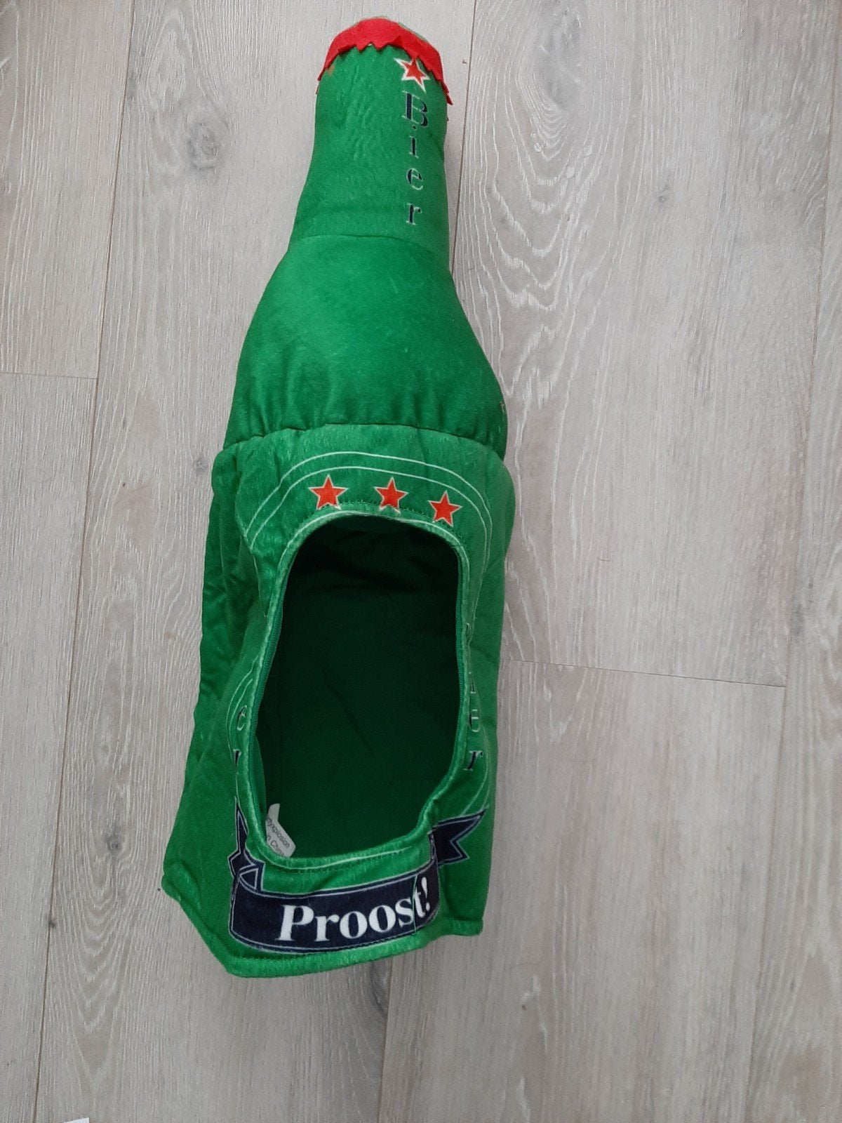 2 grappige mutsen: Bierfles en Rode Peper, Ophalen of Verzenden, Zo goed als nieuw, One size fits all, Hoed